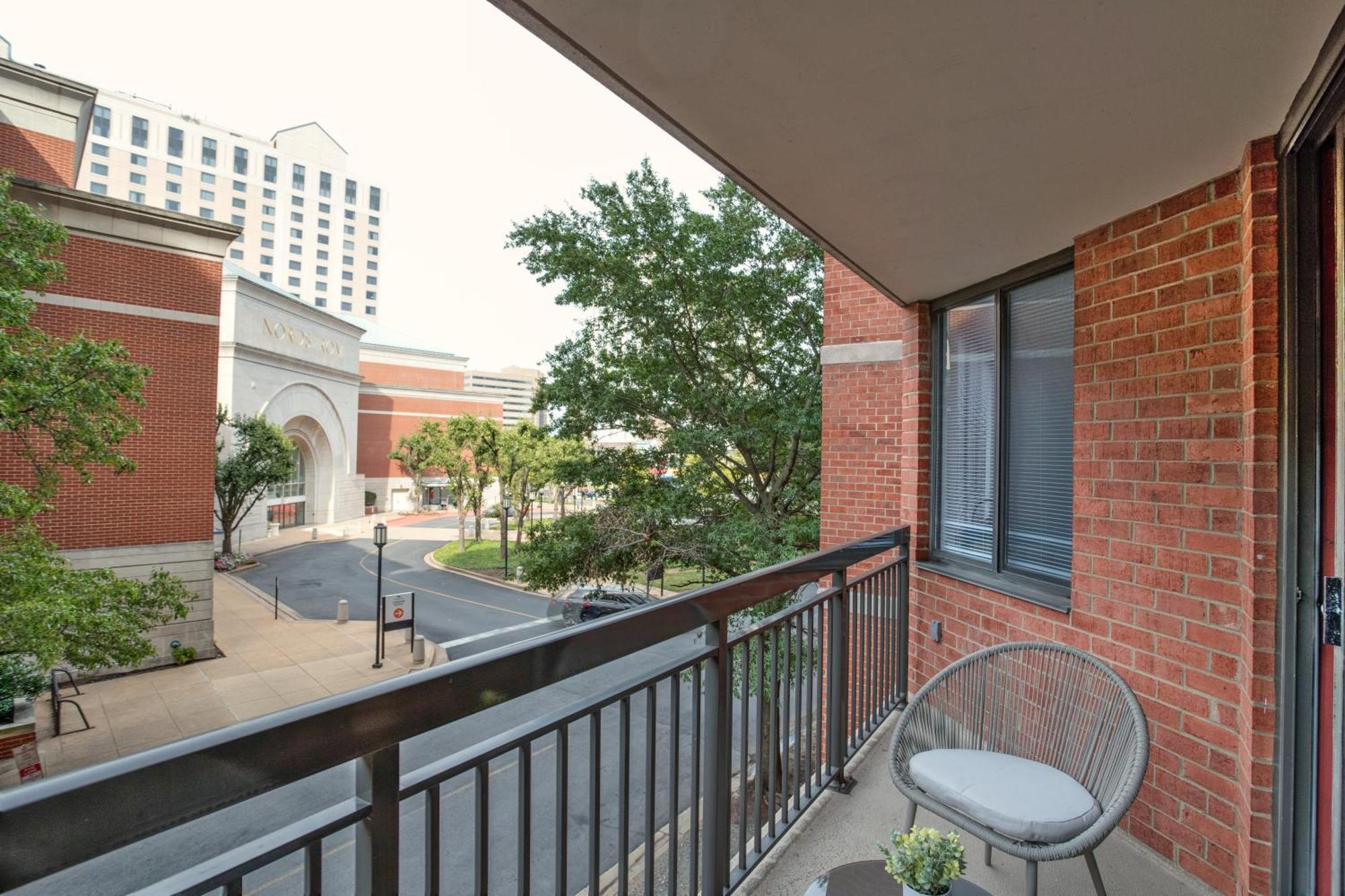 Spacious And Minimalist Apartment W Awesome Facilities Arlington Exterior photo